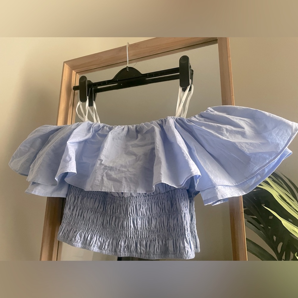 Lulu’s Blue off the shoulder - Crop Top. ***Size S***